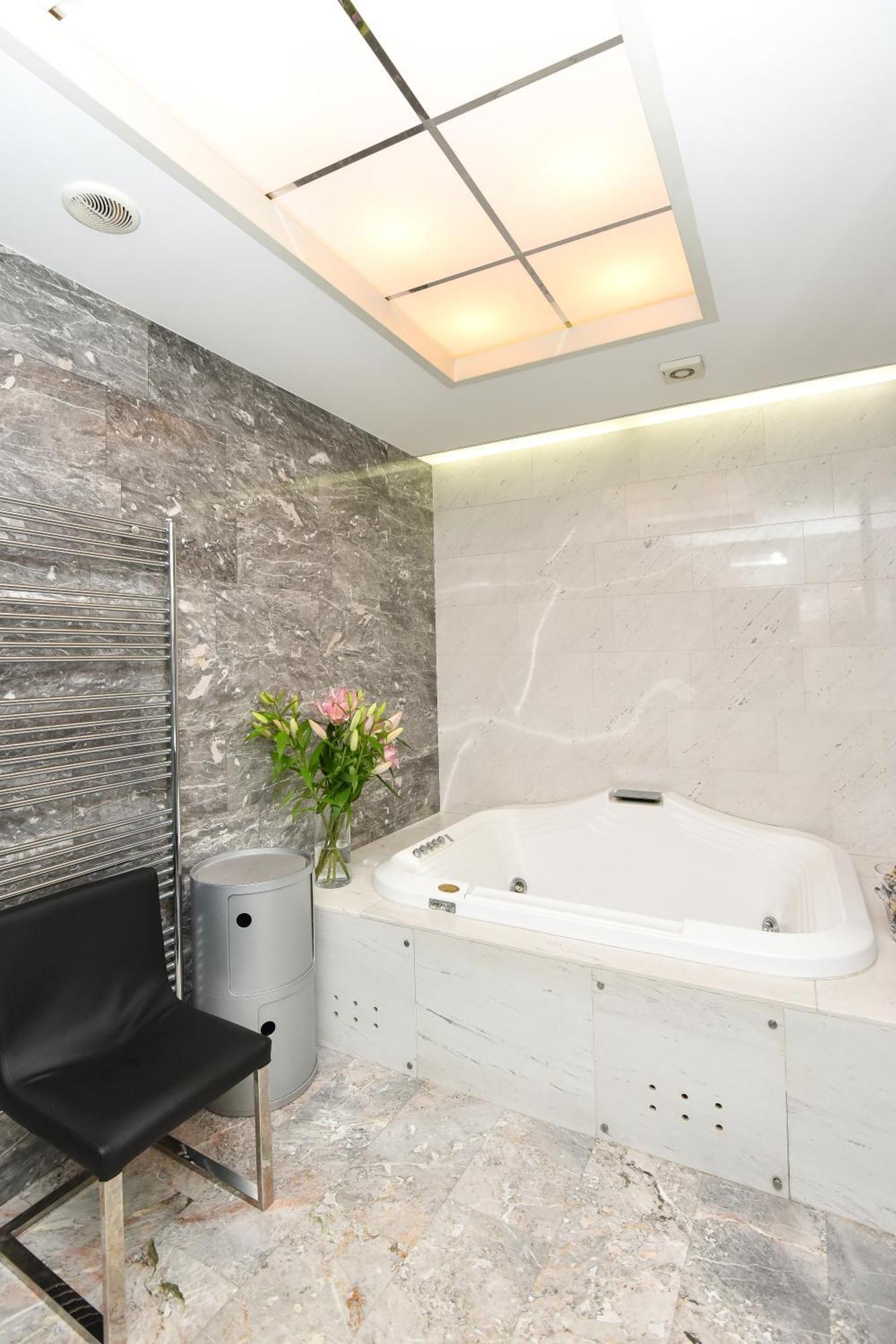 Neoclassical Luxury Apartment Λιουμπλιάνα Εξωτερικό φωτογραφία