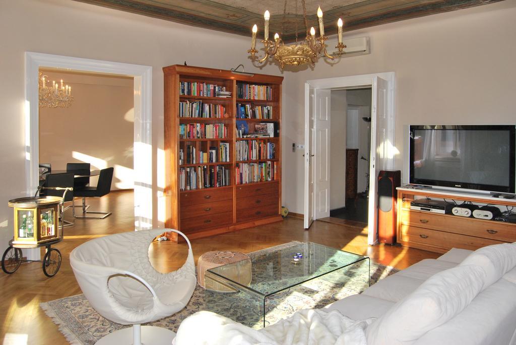 Neoclassical Luxury Apartment Λιουμπλιάνα Εξωτερικό φωτογραφία
